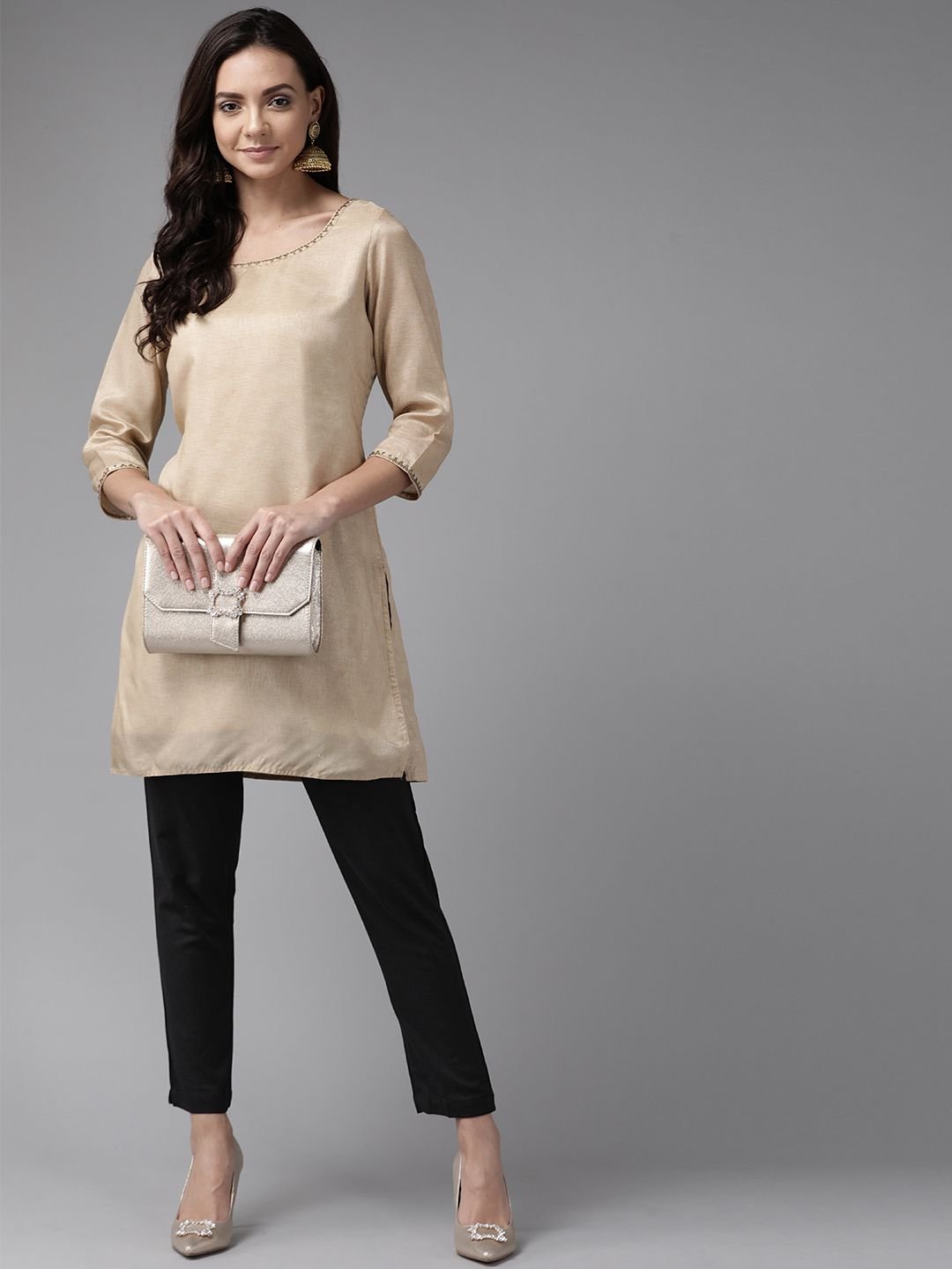 Women Black Regular Fit Solid Cropped Trousers